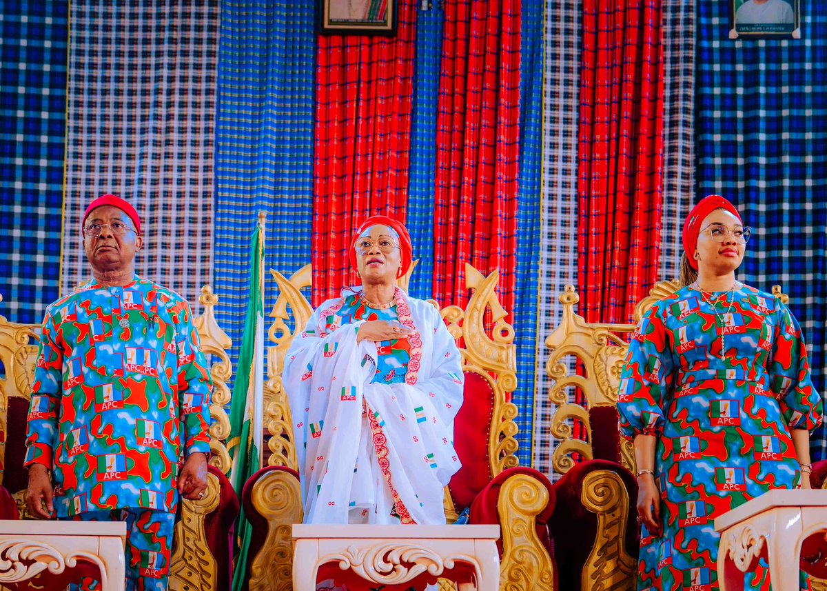 Hope_Uzodimma1's tweet photo. The decoration of the First Lady of Nigeria, Her Excellency, Dist. Sen. Oluremi Tinubu CON @SenRemiTinubu, with the “Oso di Eme” Chieftaincy title by the Traditional Rulers Council of Imo State, at the Eze Imo Palace, is in acknowledgement of the impactful leadership of President Bola Ahmed Tinubu, GCFR.

From the very beginning of the #RenewedHope administration, Her Excellency has consistently complemented the efforts of Mr. President through the Renewed Hope Initiative (RHI), which has implemented numerous empowerment programmes for indigent women and other vulnerable members of our society.

Here in Imo State, beyond empowerment, we have benefited immensely from her numerous acts of magnanimity and support. Her decoration with this prestigious Chieftaincy title therefore represents our profound appreciation for her contributions and support. In recognition of these efforts, we are encouraged to do even more come 2027.

- Hope Uzodimma