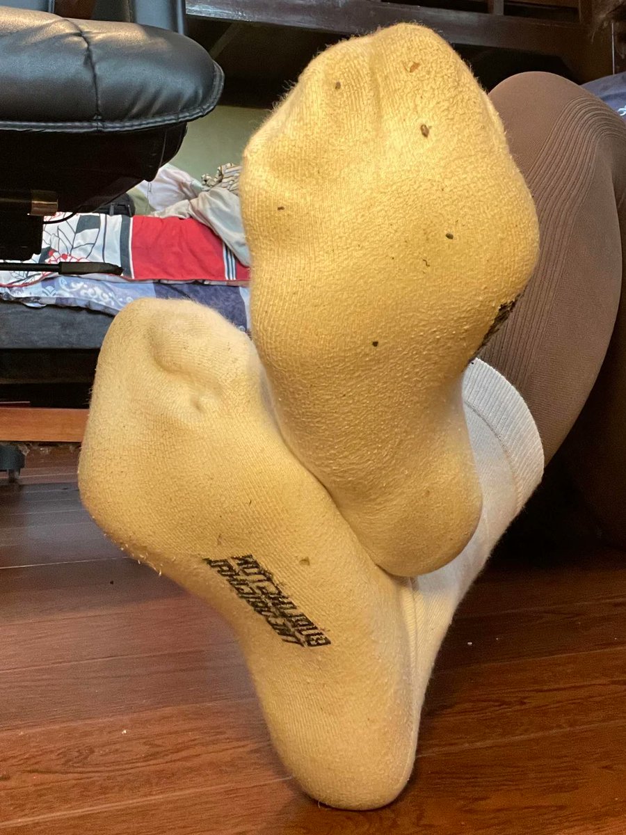 Prettyfeetonly3's tweet photo. "Take deeeeeep whiff foot boy, I know the cheesy smell hits different after I hit the gym for 2 hours. Mind  cleaning that up for me? (Slide for feet) 😘  ~ Twitter:
@kay1soles https://t.co/PEcph7vlQ8