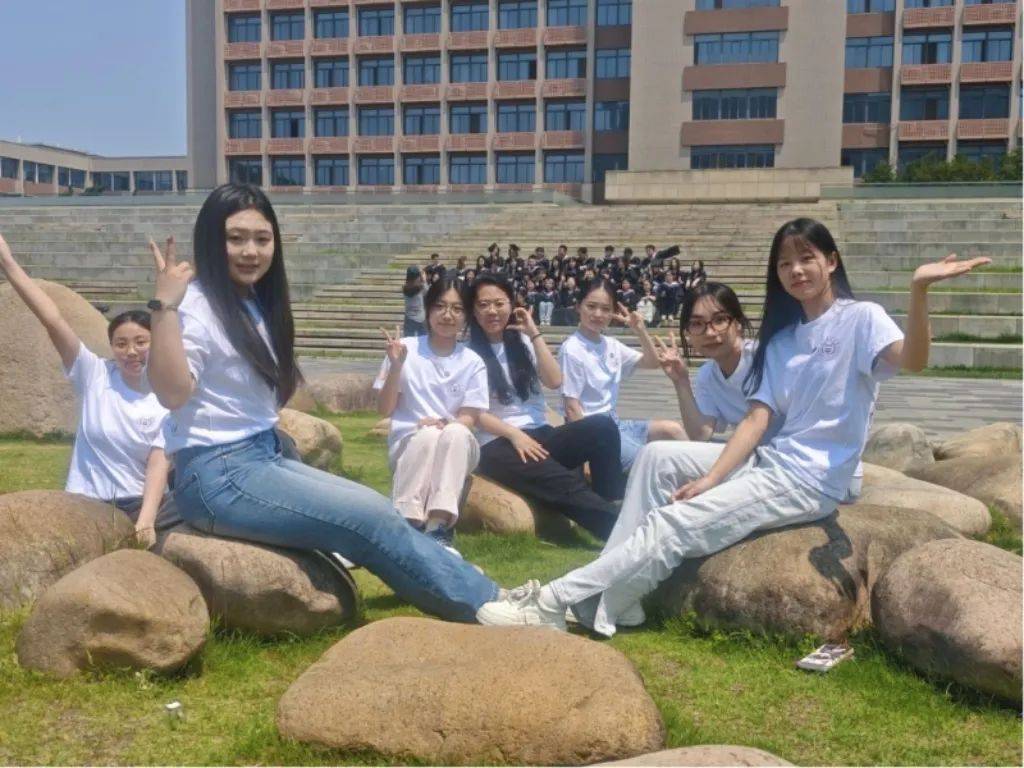 caliw984736's tweet photo. This chapter’s end, but our stories go on—graduation mode activated https://t.co/R6ZumpRkDI