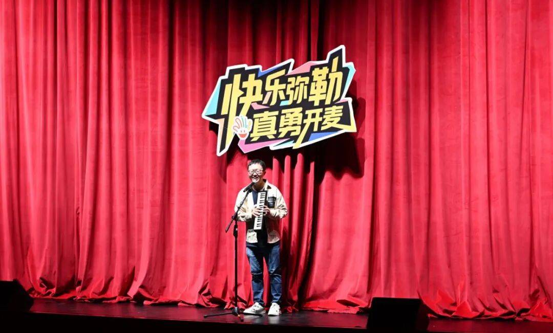alesp087330's tweet photo. Just finished my stand-up set at the city’s coziest comedy club—someone yelled “MORE!” so loud I almost threw my mic. Worth the sore throat… and the crowd’s snort-laughs. , https://t.co/DCrEXIRoqe