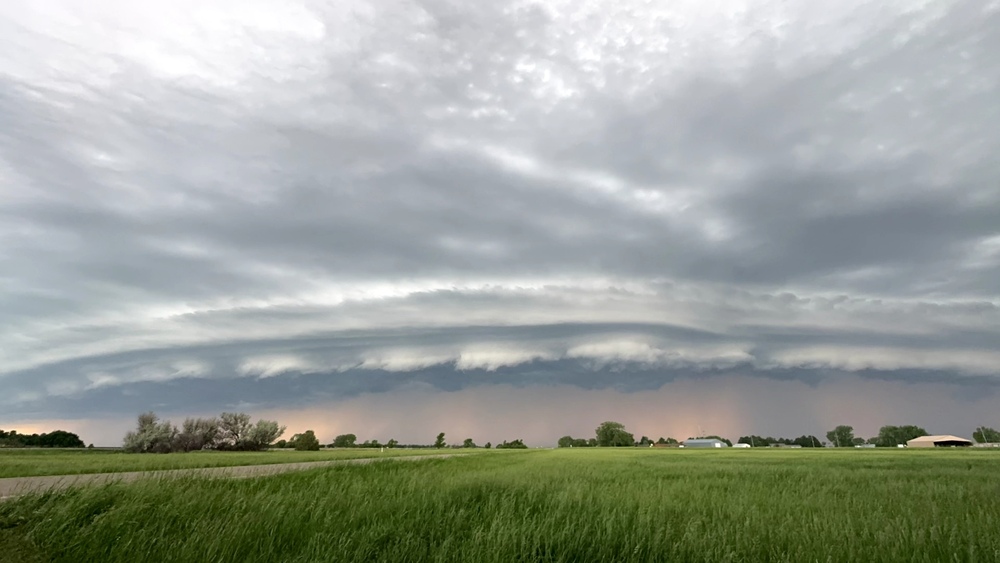 KCWolves17's tweet photo. Storms in North Dakota by Keyona Z.  https://t.co/wi6NRNYel1 https://t.co/5RosI51F8E