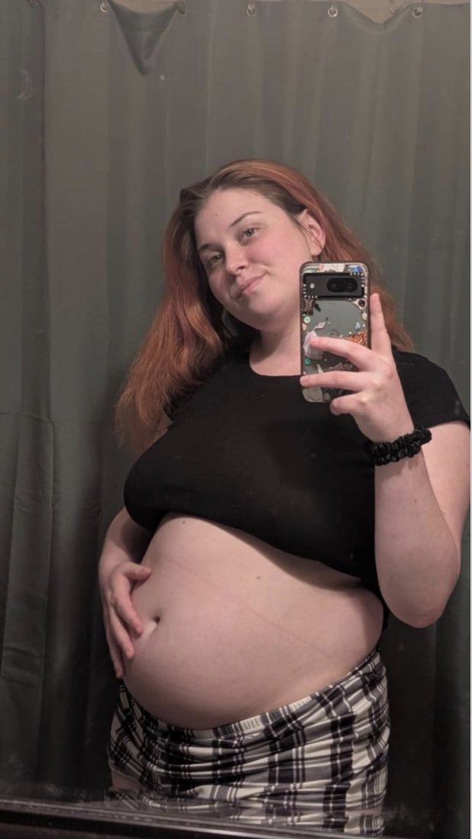 Aliceq9cw's tweet photo. Your favourite piggy feedee is up and hungry. Amy active feeder??🍕😋🐷🐷🐷
#hungry #feedme #fatbelly #jiggle #feedee #belly #stuffing #bbw https://t.co/cOOZ6CBpXO