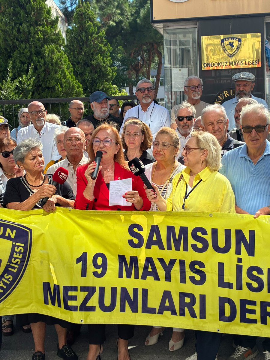 egitimis55's tweet photo. TAŞIMAYA DEĞİL, ÇÖZÜME İHTİYACIMIZ VAR!
Eğitim-İş Samsun Şubesi olarak, 19 Mayıs Lisesi Mezunları Derneği’nin düzenlediği basın açıklamasına katılarak, okulumuzun merkezden uzak bir okula taşınmasına dikkat çektik.
#19MayısLisesi 
#19MayısLisesiMezunlarıDerneği https://t.co/P91DdTukrk