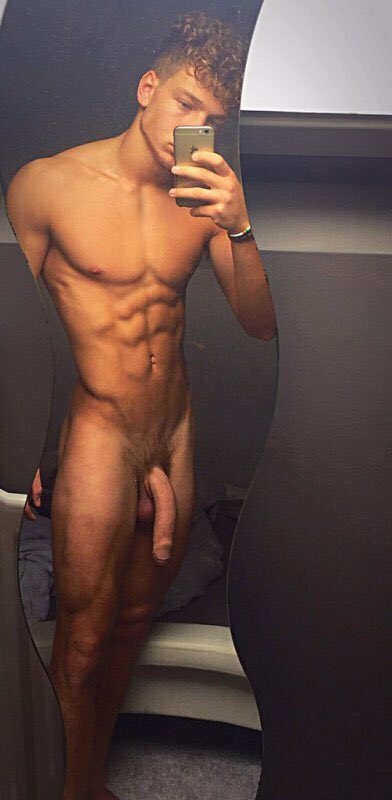 celebspunker's tweet photo. Would fucking love to be sucking this https://t.co/dtJ43pVykS