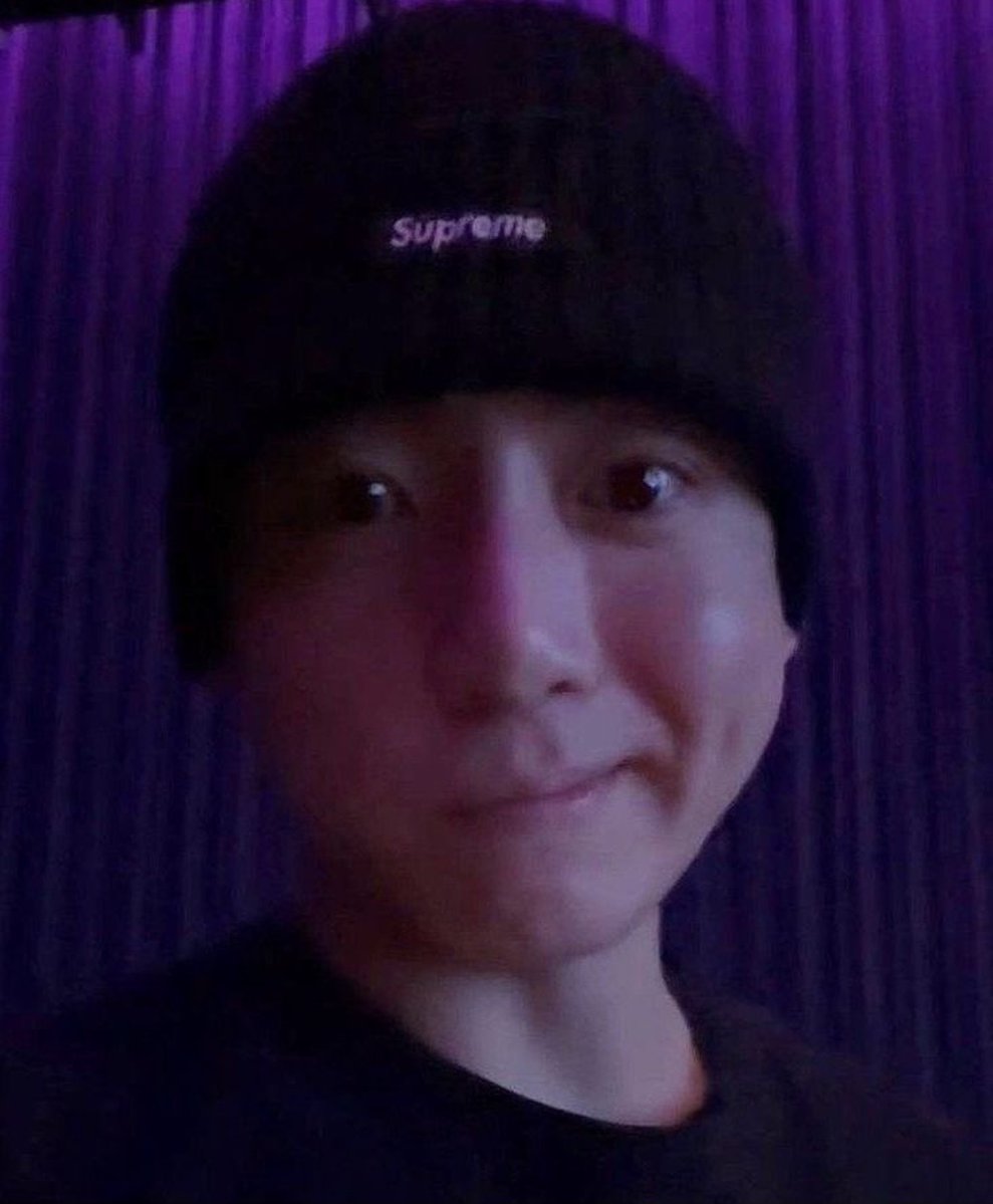 moon_bnny's tweet photo. how i feel liking pics of my beautiful oomfs with my jungkook pfp https://t.co/Zg6qPatFZz