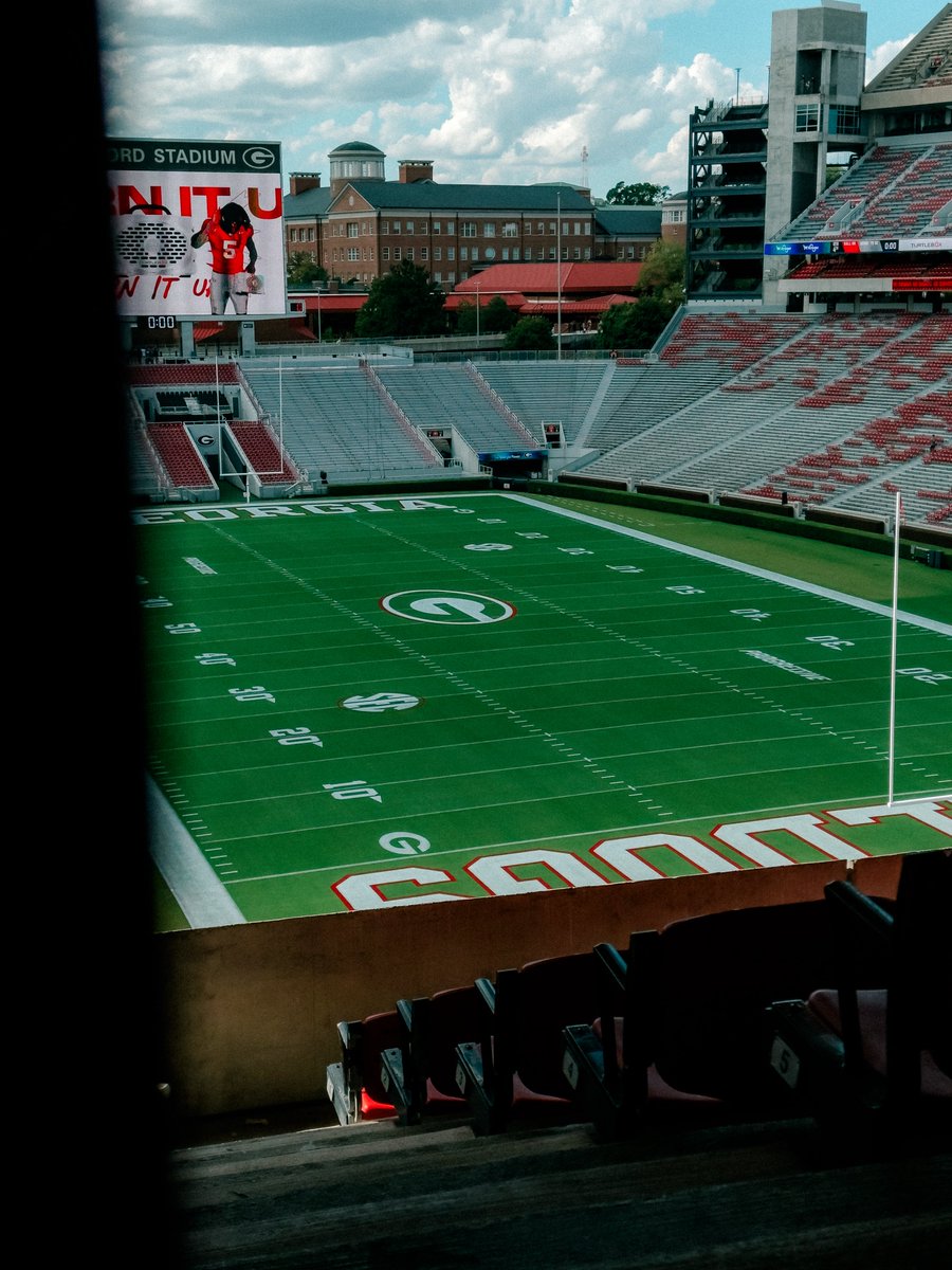 ereece16's tweet photo. Sanford Stadium is looking CLEAN. White out incoming... ⏳ #GoDawgs #UGA https://t.co/1zEXOWAYkI