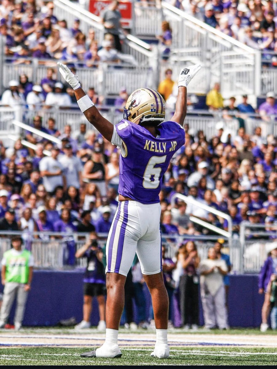 BraheemBattles's tweet photo. Humbled &amp; Blessed to EARN an offer from @JMUFootball 🟣🟡 #B4D #LLK #LLD @_CoachJames @ButlerGrizzlyFB @Coach_JL51 @CoachTylerCurts @chrisjammar @A1Rsports @AllenTrieu @BradHoiseth @JuCoFootballACE @JUCOFFrenzy https://t.co/Oo9cWGptOJ