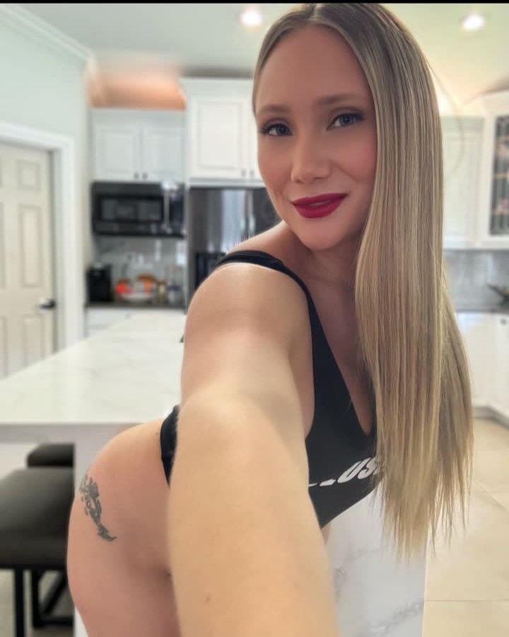 prettypearl88i's tweet photo. Pretty yet lonely 🙁 🥰 https://t.co/mwUW6PiJ7I