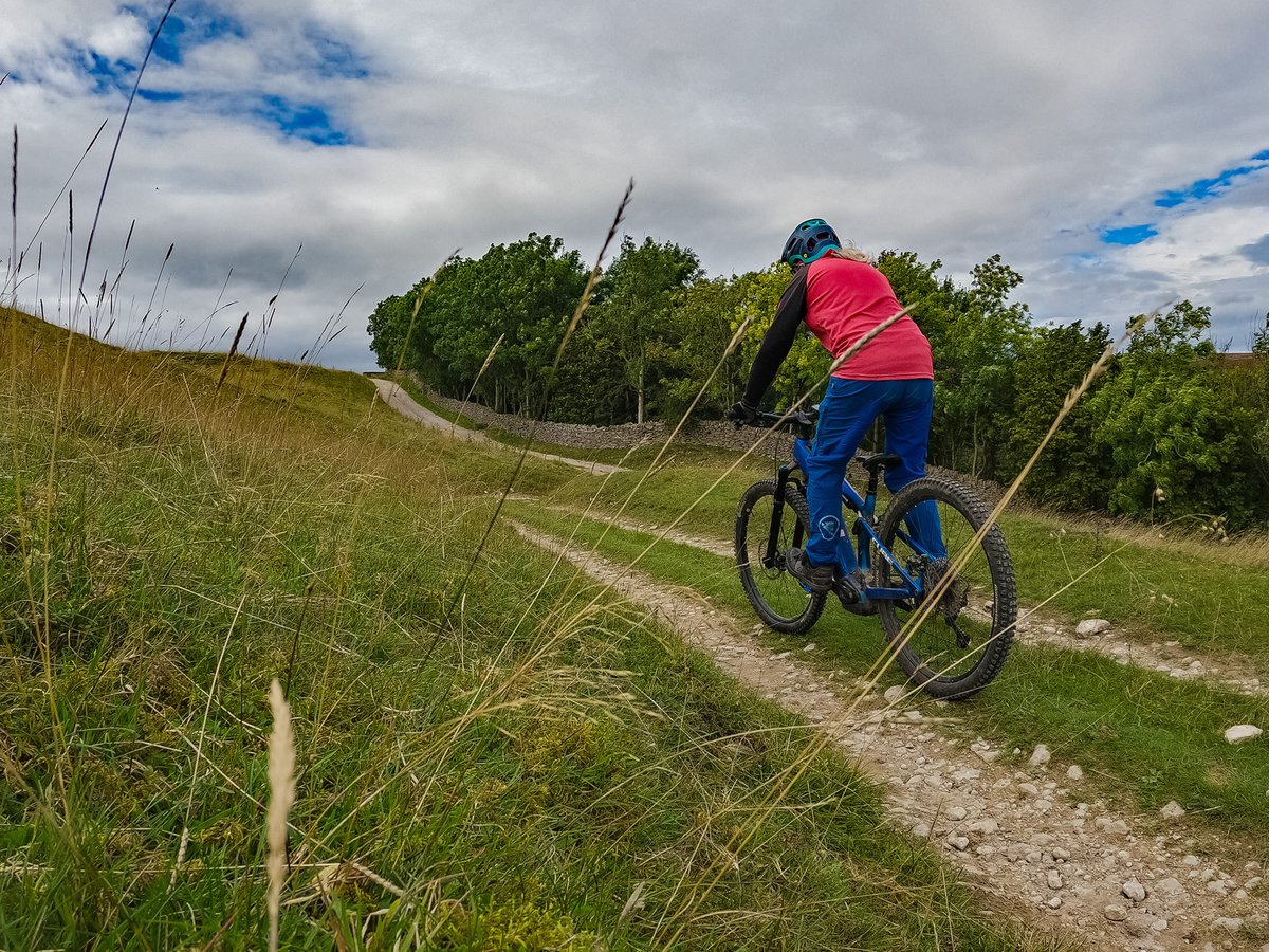 JlphotoV's tweet photo. Another grand day up North
@TotalMTB_ @MTBTalk @nns_mtb @Absolutemtb1 #justride #worklessridemore #mtb #terratrailblazers #mbtshotz #lifebehindbars #YIRide @northyorkmoors #northyorkmoors
@cycletography @OPOTY #GrimUpNorth https://t.co/qXPLrKNTqt