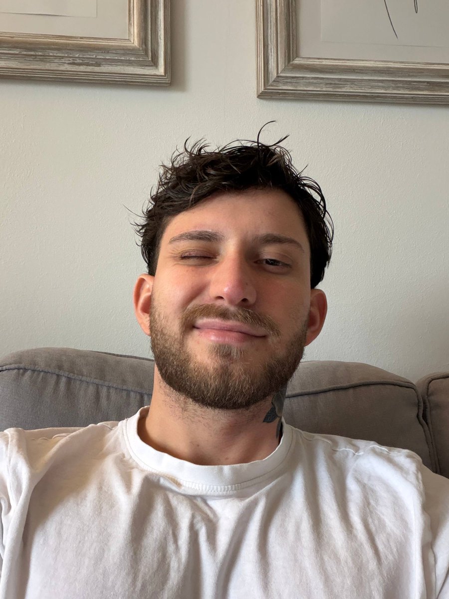 masterjackishim's tweet photo. Eyes up here. https://t.co/rxY1Ei5v95