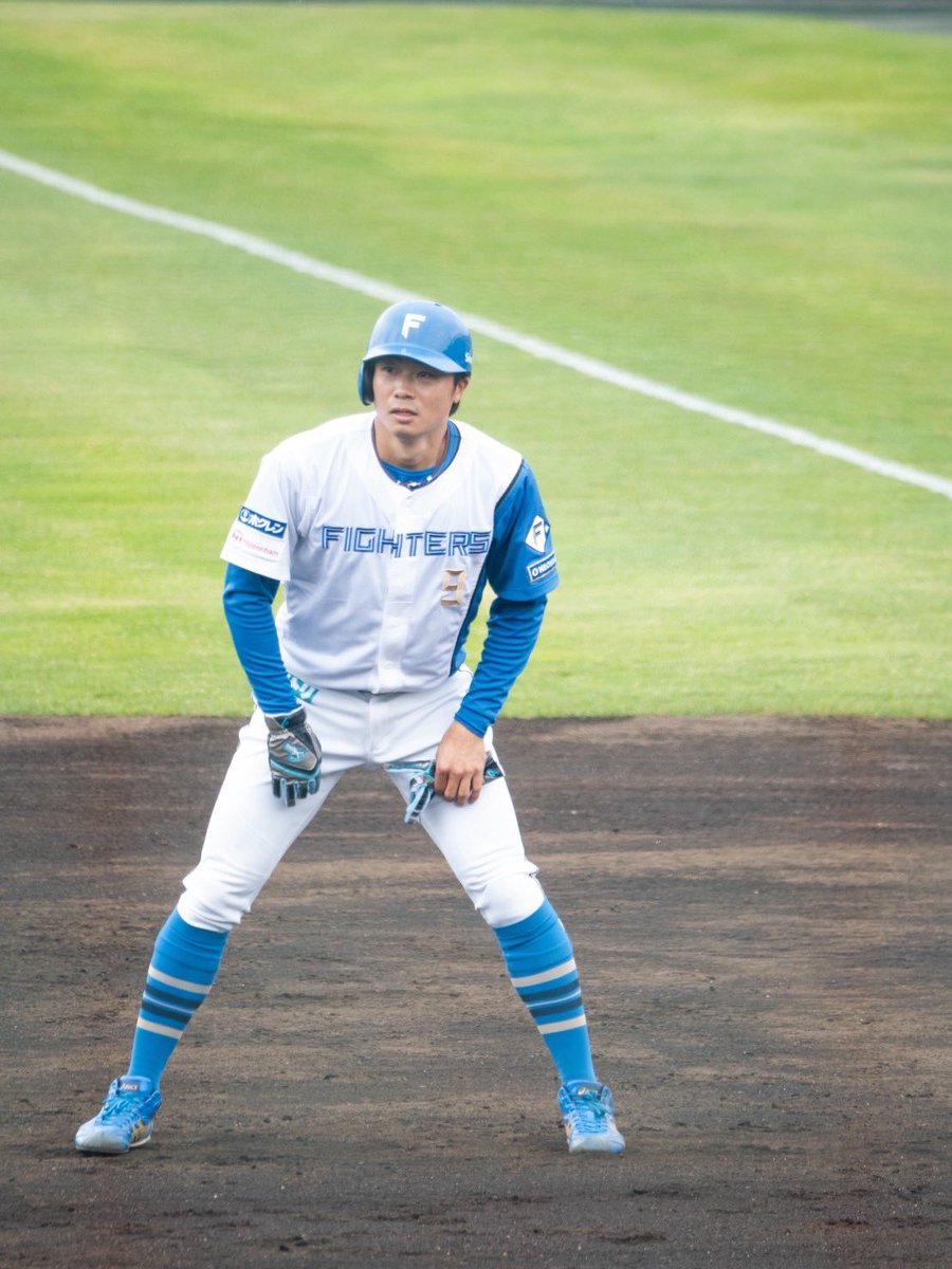 makomjzz's tweet photo. タクさん、、、
1軍でみたかったし優勝するためのピースになってほしかった
後輩達には大きな背中だった
#中島卓也　選手
#日本ハムファイターズ
#最後まで応援
#lovefighters https://t.co/j2qQSpFaJl