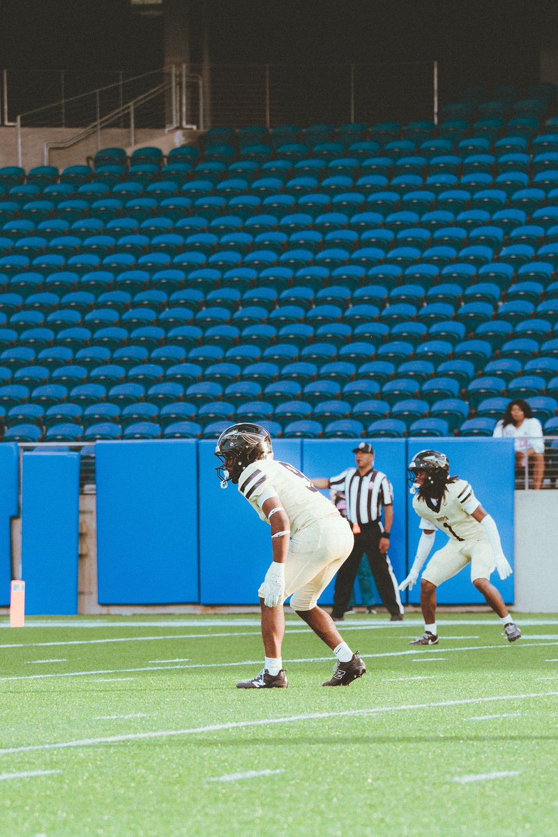 elijahphil0's tweet photo. https://t.co/8EMTJMt2j0

Check out my early season highlights!!
@WGHFootball @DavidBaugh_02 @Mark__Porter @neohiohsfb @sirtrich https://t.co/Egaey6aqwa