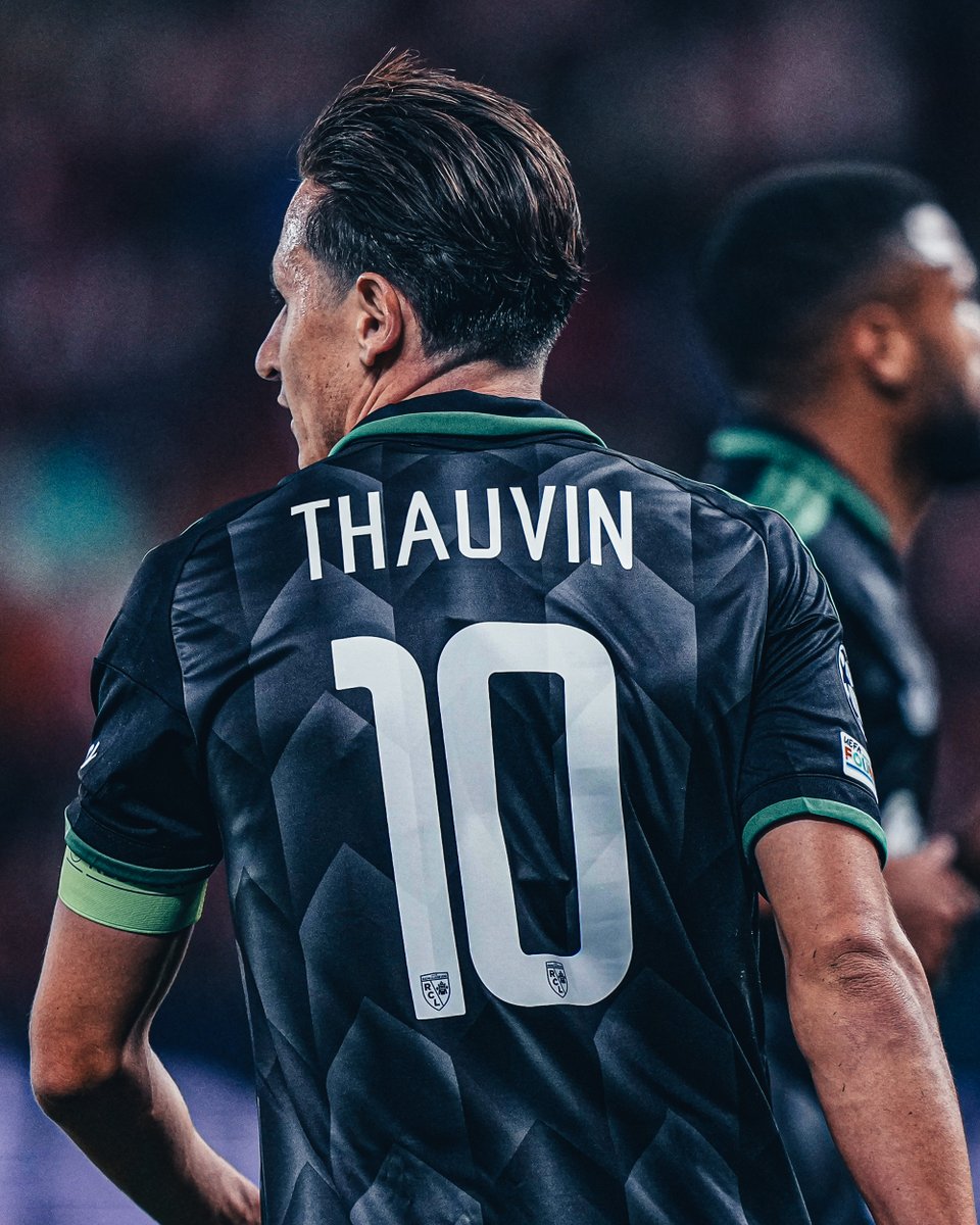 Ligue1_ENG's tweet photo. 13 years later, Florian Thauvin scores in the UCL again! ❤️💛 https://t.co/Egt1pNiLbd