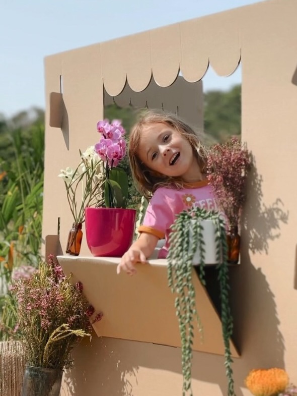 webergarcia1's tweet photo. Turn Our Little Beehive Store into the perfect flower shop. Order your cardboard creation today. Delivered to your door in 2–4 working days, depending on location. DM @little_beehive_ for details. https://t.co/mYz27IeoeT