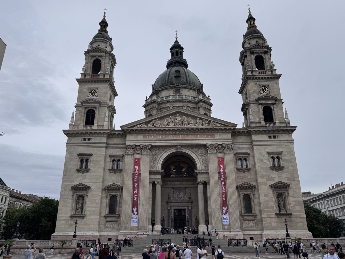 UOHaleyLab's tweet photo. Various scenes from Budapest - a surprisingly beautiful (to me at least) city! Soooooo much culture and architecture. While I did not know what to expect, it has far exceeded expectations. Some 16,000 steps and multiple tram/Uber rides today, and I am completely POOPED!!! https://t.co/6L0Nz3s2aC