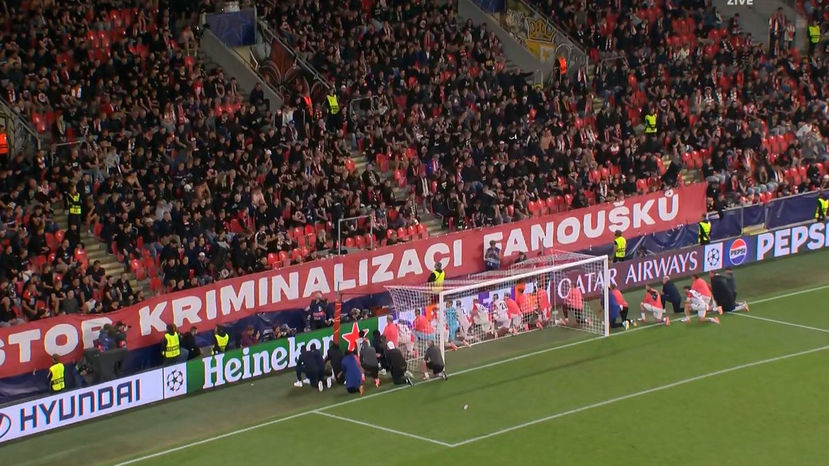 GoalpostFC's tweet photo. 🚨 Slavia Prague players receive a standing ovation from their fans for a brave performance!
#UCL #SLPRCL
https://t.co/AtO4Hw2e7m