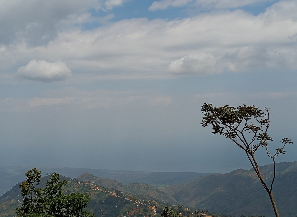 TKahehero's tweet photo. Nous sommes à 40 km de la frontière maritime du lac Édouard,RDC -Ouganda, notre voisin éternel. Après échanges avec la population locale,la seule conclusion s’est dégagée : « Entre les peuples, nous avons toujours vécu ensemble depuis la création; les problèmes sont  politiques.» https://t.co/JdOKteOxdf