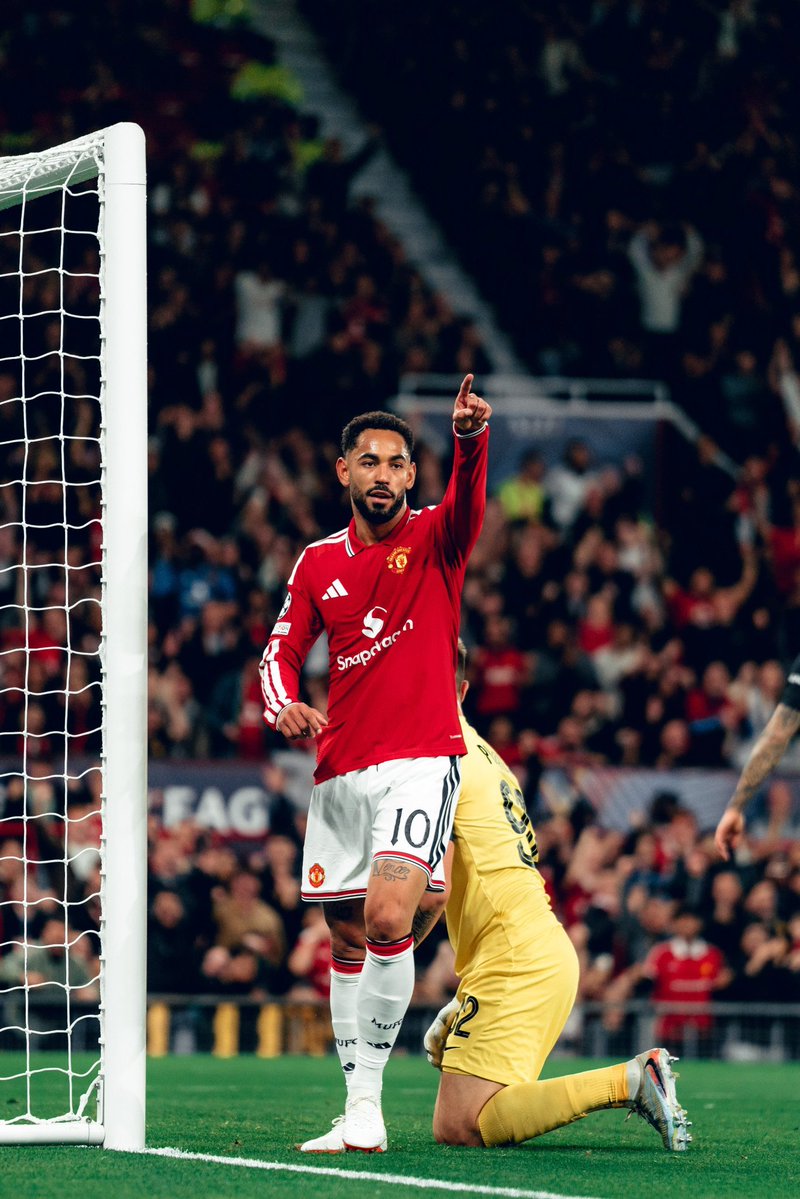 ManUtd_AR's tweet photo. ⚽️ ماتيوس كونيا ('27)
⚽️برونو فيرنانديز ('42)
⚽️ بينجامين شيشكو ('45)
⚽️ ليساندرو مارتينيز ('68)

هل استمتعتم يا مانشستراوية؟ 🔥 https://t.co/6dTWlgOf66