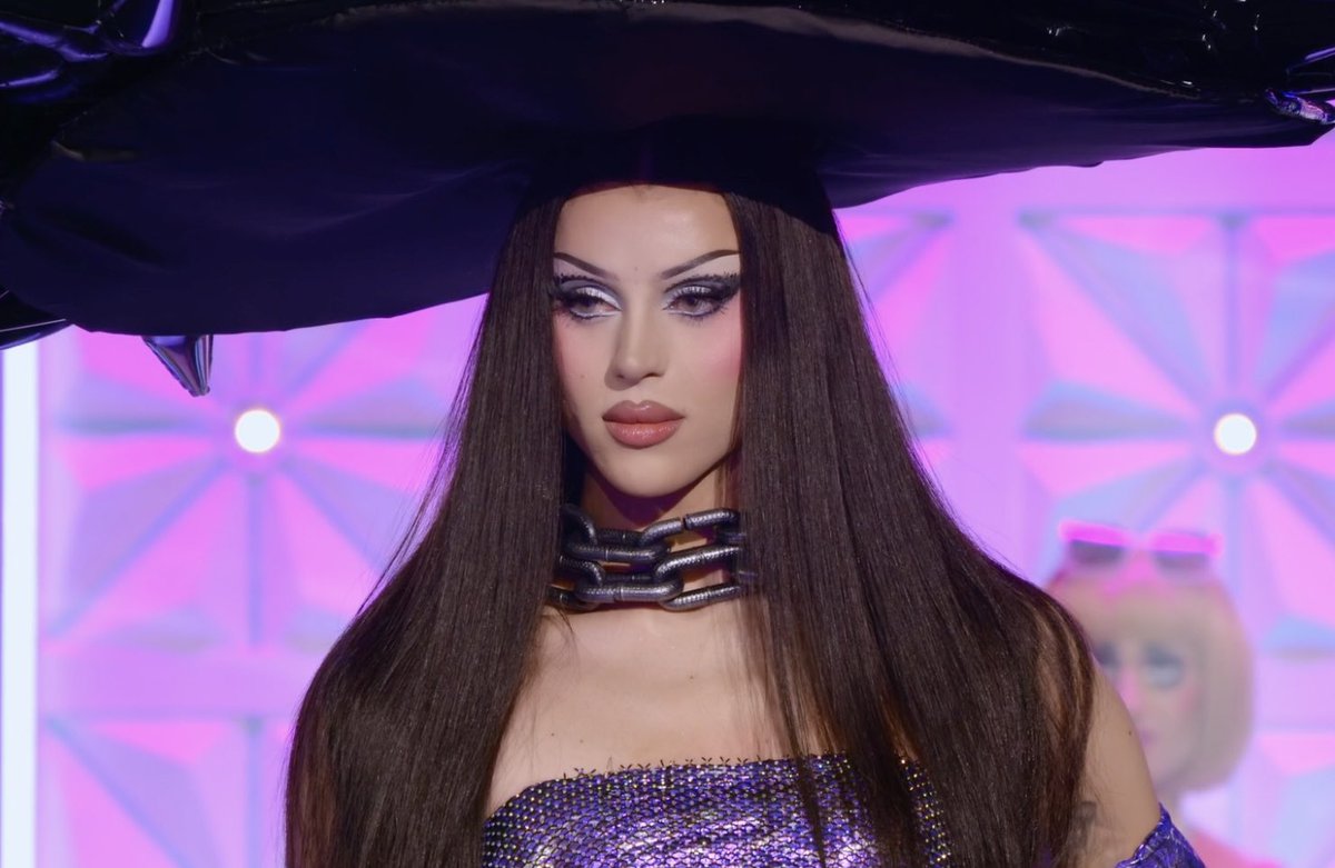 tipton_loola's tweet photo. should be illegal to look like this while waiting for ur bottom placement #DragRaceUk https://t.co/sdt8WpnMRg