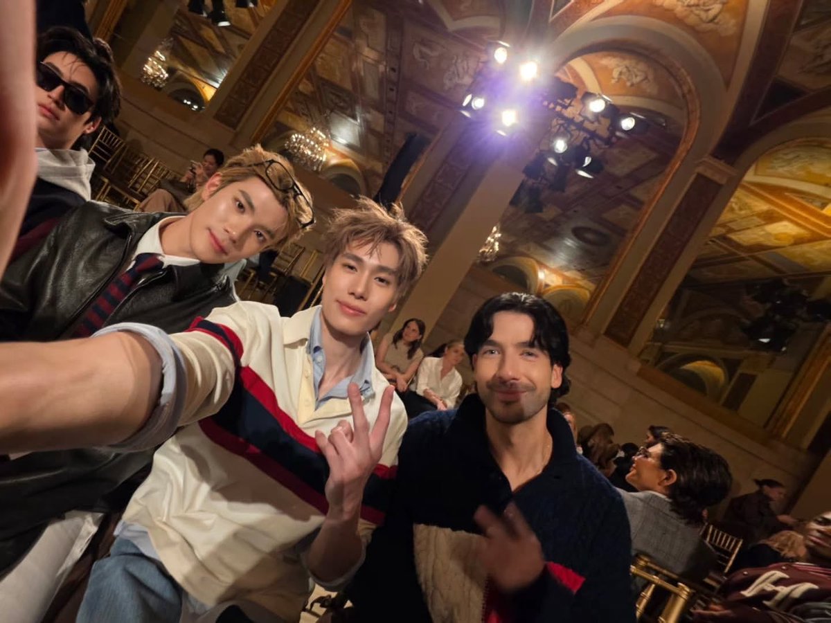 PhuwinOfficial's tweet photo. ➖ 📷 IG @phuwintang REPOST: 

memorable, unforgettable, hilfiger

PHUWIN STUNNING NYFW27

❥@phuwintang🍯
#phuwintang
#TommyHilfigerXPhuwin
#TommyHilfiger @TommyHilfiger 
#TommyFamily https://t.co/at22yWSaP8