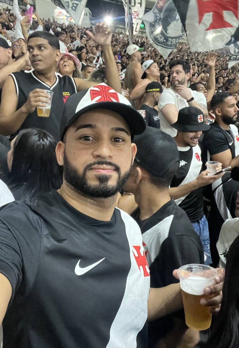 Felipe_crvg98's tweet photo. Vasco 💢❤️ https://t.co/viSuGAuuj9