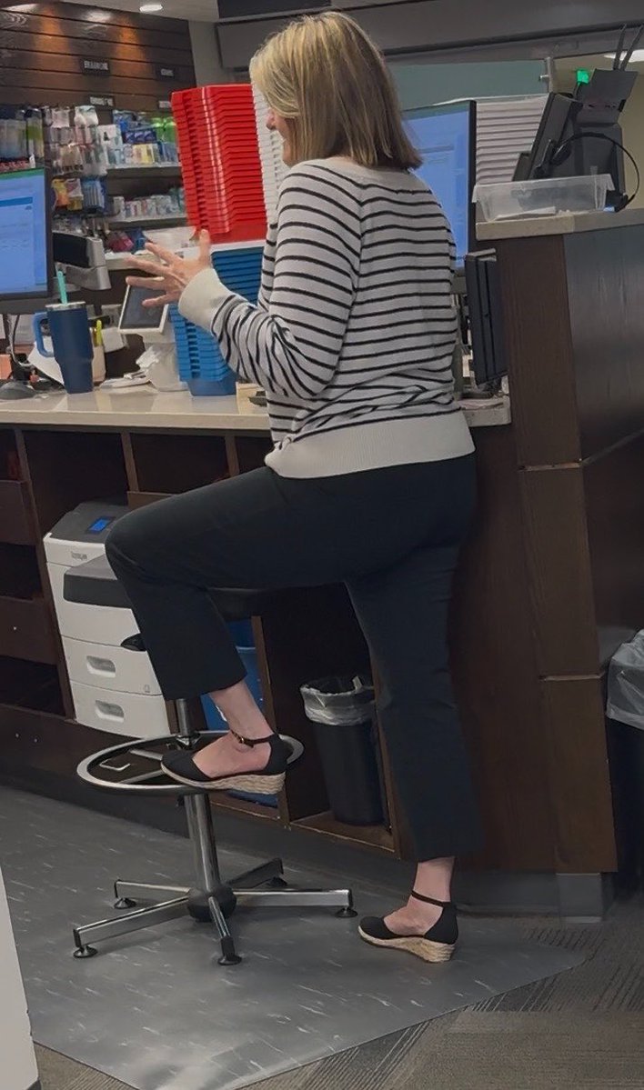 plztrib's tweet photo. my MILF boss loves to show off that thick ass 😍 https://t.co/izOA7U2fBN