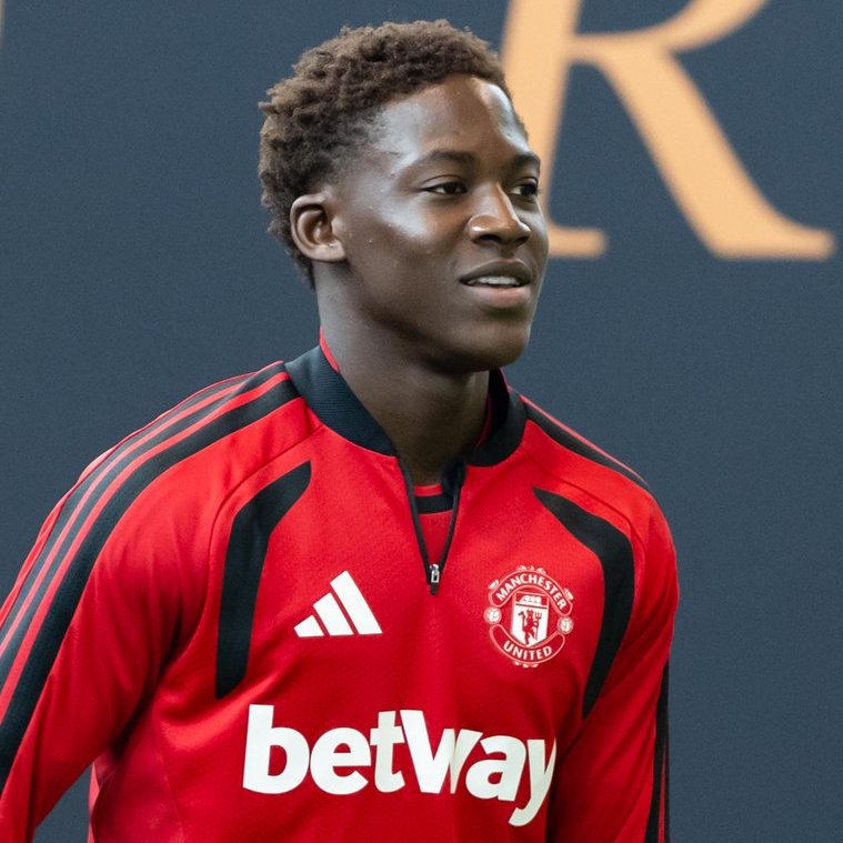 UtdDistrict's tweet photo. 🚨🎙️ | Michael Carrick on Kobbie Mainoo:

"He's a FANTASTIC player, Kobbie.

"I think it's pretty obvious to see, you know, the way he's performing, playing that little bit deeper REALLY and connecting the attack, starting the attacks and having a MASSIVE influence on our games.

"So he's a real joy to kind of have. He wants to learn, he wants to improve, he wants to listen, and he expresses himself on the pitch, you know, and it's great to see." ❤️