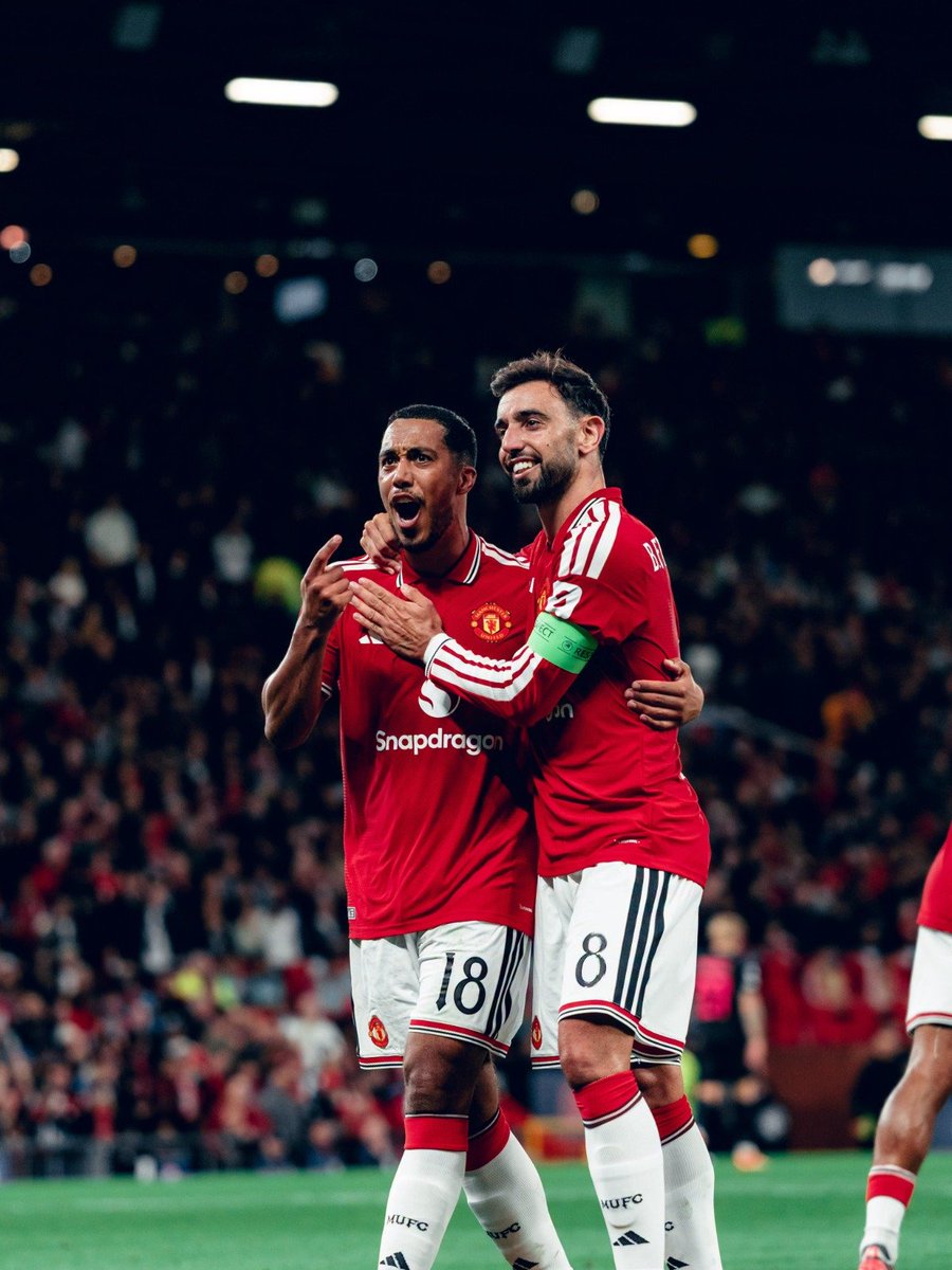 BandolaMedia's tweet photo. Matokeo ya mechi za UEFA CHAMPIONS League za 10/09/2026 

* Fenerbahçe 1–1 AS Roma
* PSV Eindhoven 1–1 Shakhtar Donetsk
* Bayern Munich 5–0 Bodø/Glimt
* Como 1907 4–1 RB Leipzig
* Manchester United 4–0 Sabah FK
* Slavia Prague 2–3 Lens https://t.co/QaOfJ83f1Y