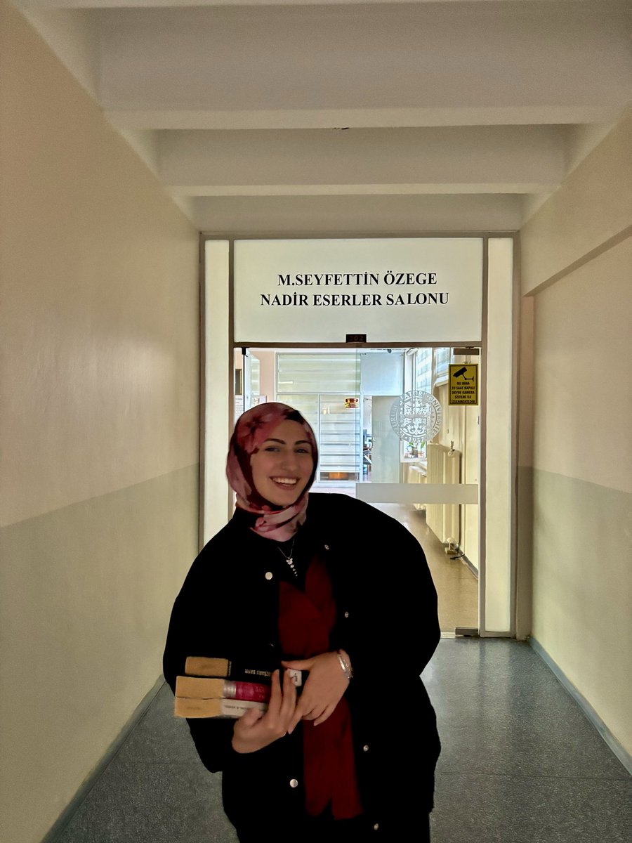 yyldrmzehra's tweet photo. En üniversiteli fotoğrafımı çektim artık rahatça göçüp gidebilirim bu dünyadan 📚🫶🏻 https://t.co/R2cCCQxCyQ