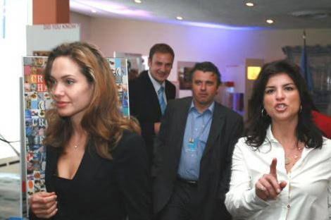Toastiewiththe's tweet photo. #AngelinaJolie #ThrowbackThuesday
angie's rainbow
Croatian Food Festival New York, Oct. 9,2007 held at the UN - with her personal assistant and friend at the time. Holly Goline https://t.co/nAJz8zYN90