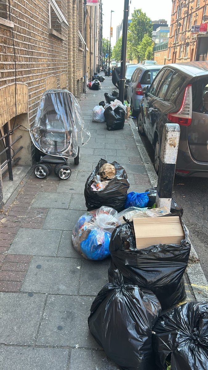 CryptoMarkMania's tweet photo. @TowerHamletsNow we've been in touch with Shafi Ahmed our local guy and he's not replied once. We are sick of living in a rat infested tip in Settles St, we want hygienic communal bins. Can Tower Hamlets please take this seriously? Reach me at gallachermichael@hotmail.com thanks. https://t.co/2aEerUgStB