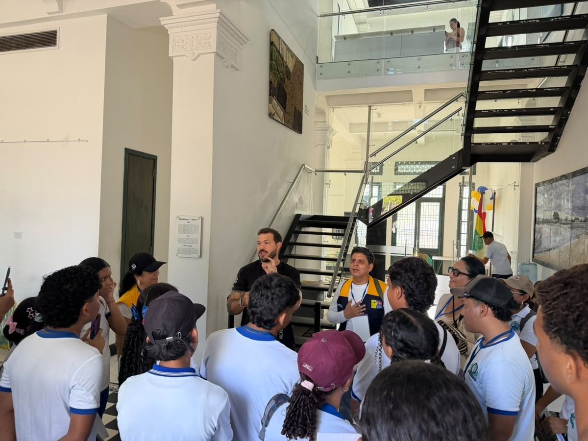 alcaldiabquilla's tweet photo. La antigua Intendencia Fluvial recibió a estudiantes de la IED Eduardo Santos, del corregimiento La Playa. 

Visitaron este espacio para descubrir nuestro patrimonio y la historia de Barranquilla.

Seguimos preservando nuestra memoria porque el Patrimonio Vive. https://t.co/ewM3KV9so3