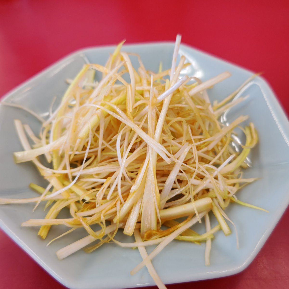 nog12451's tweet photo. 先日の ＃朝ラー は『＃ラーメン山岡家』さん
東北・新潟・北陸地区限定 プレミアム醤油とんこつ￥960
大盛￥210
ネギ増し￥160
のり５枚￥150
土日祝限定 餃子ライス￥490
をオーダー
カタメオオメコイメの呪文詠唱
着丼キタァーッ!!
ずるぽ♪ずるぽ♪
なぜ麺太くない
なぜコノ味わい
私との相性悪い https://t.co/bnQkQxlnNF