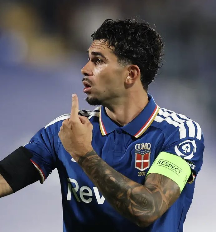 francGuerrieri's tweet photo. La fotografia del #Como è Lucas #DaCunha, preso per 750mila € dal Nizza quando erano in Serie B, e oggi titolare in #Champions con fascia da capitano. Il simbolo della continuità ©️🔵
#ComoLipsia https://t.co/yDLBuEv7gj