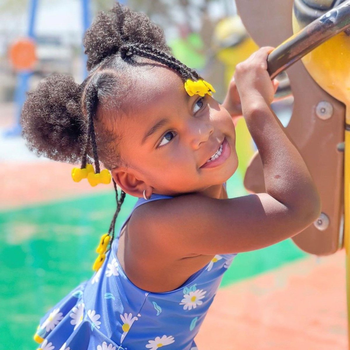 GaBBYBows's tweet photo. A little sunshine for her hairstyle! โ๏ธ๐
Our Yellow Daddyโs Girl GaBBY Bows add the perfect pop of color while staying put through school, playtime, and everything in between. ๐ ๐๐ฝ https://t.co/ok7eJhtjx6
#GaBBYBows #NaturalHairKids #HairAccessories #ProtectiveStyles https://t.co/7C9wcGd894