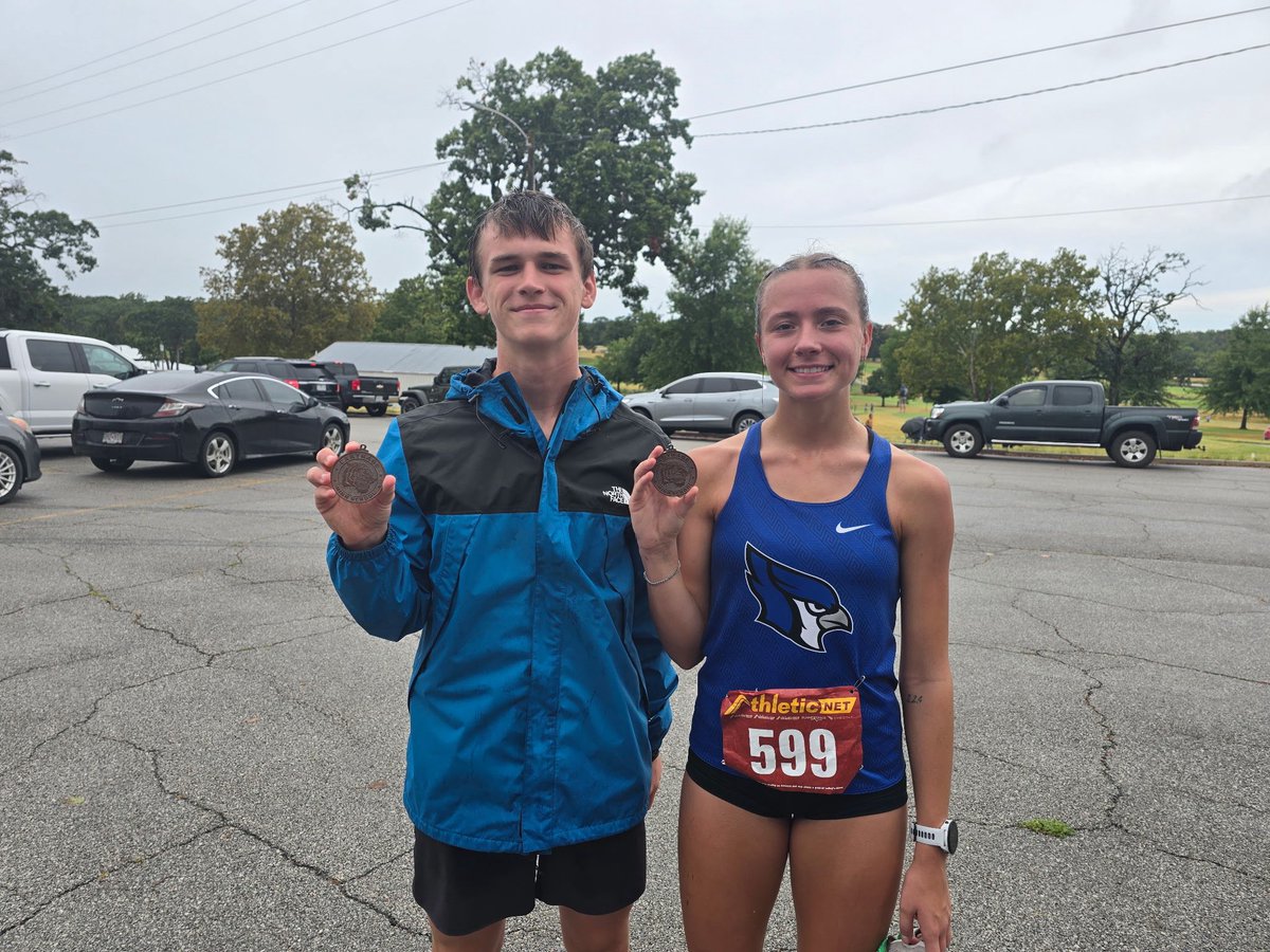 MarshfieldXC's tweet photo. Our Blue Jays battled a very tough weather day in Carthage. Despite a 3 hour rain and lightning delay, our team still managed to show up and compete well. Skylee @lamkey08 and Johnathan McGlynn both came home with hardware. #MIM @MarshfieldActi1 @MoScoreboardGuy @MfieldMail https://t.co/lZAH5aitiB