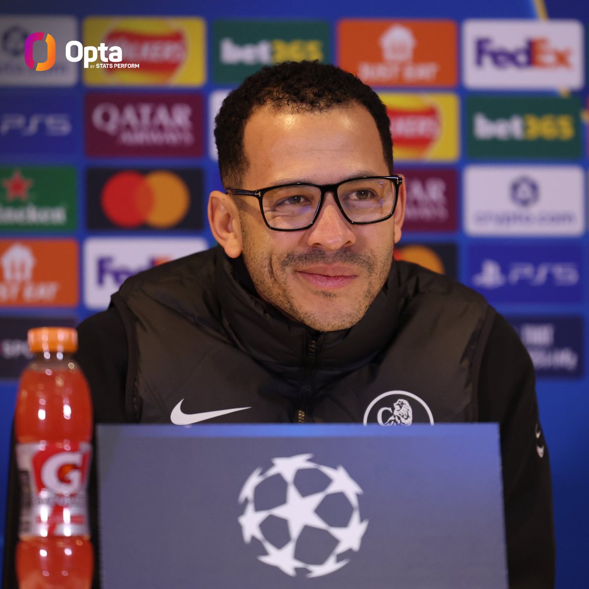 OptaJoe's tweet photo. 2 - Only two 🏴󠁧󠁢󠁥󠁮󠁧󠁿 English managers have won their first two matches in the UEFA Champions League:

Liam Rosenior with Chelsea
Michael Carrick with Manchester United

History-makers. https://t.co/LoeyaTUGct