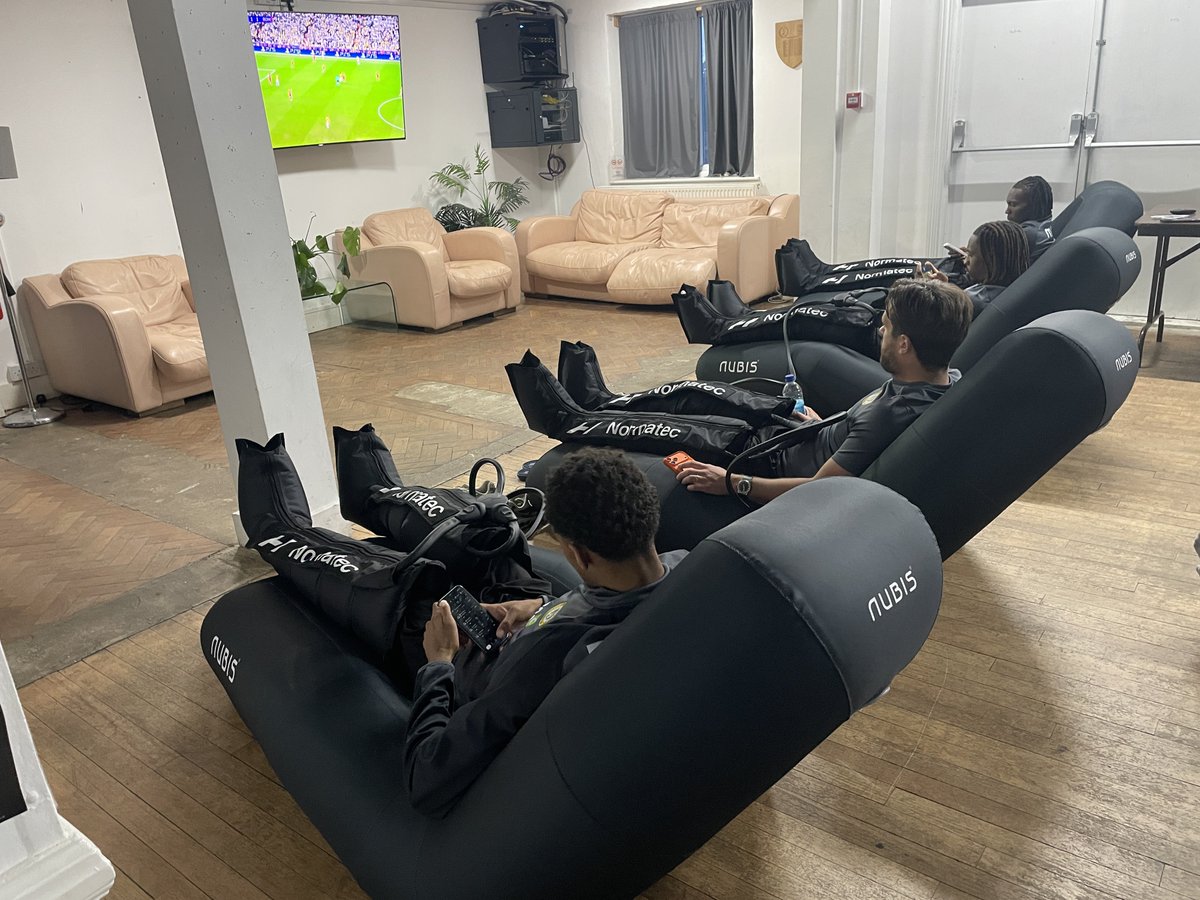 Kweku_Ansah's tweet photo. This evening, we brought the @OfficialWands players the We Recover experience ⚽️✨

Off the back of Tuesday night’s FA Cup victory, the squad got the chance to recover &amp; reset ahead of this weekend’s league fixture. 💆‍♂️🔋

Thanks &amp; all the best 🦾

#WeRecover #SportsRecovery https://t.co/f31cphz0Wc