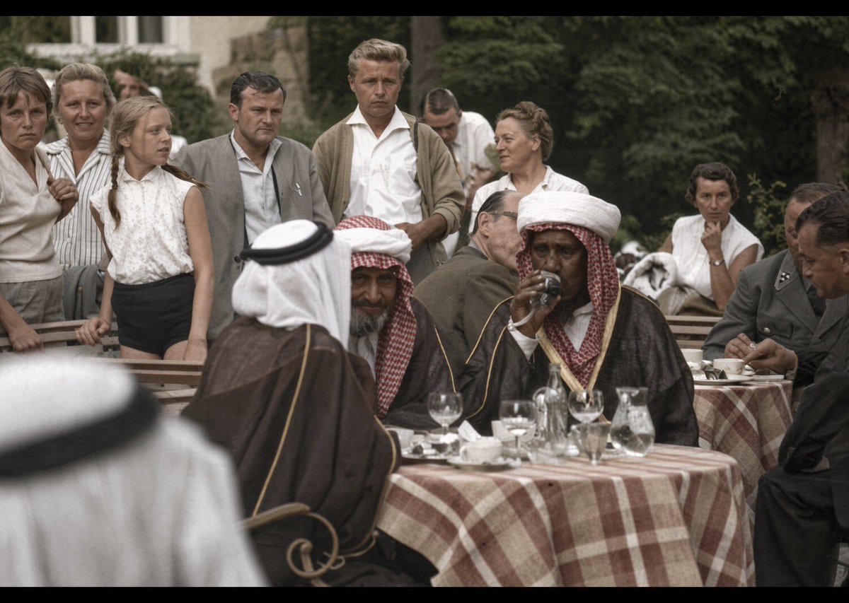 majed_almhl's tweet photo. صورة نادرة لمرافقي الملك سعود وهم يتناولون الشاهي في ألمانيا عام 1959م

من الضروري نعرف اساميهم https://t.co/zBLpQwghnb