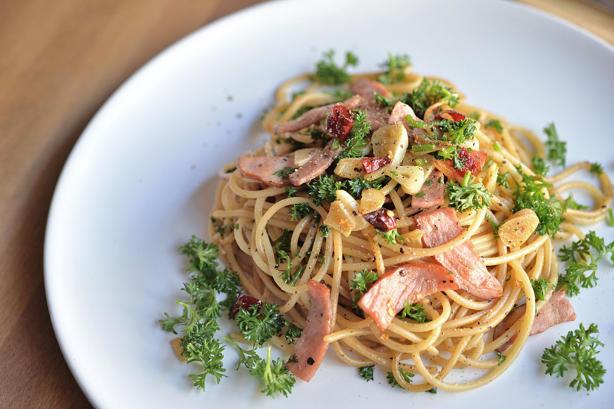 lancf587766's tweet photo. [Just made creamy tomato basil pasta with fresh herbs from my windowsill  Quick, cozy, and full of garden vibes!]， https://t.co/v1ueNQEVvP