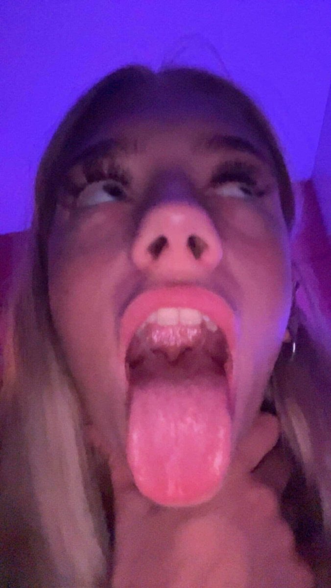 BoredBullxUk's tweet photo. Who likes this cucks gf Sara? He sent in a bunch of her juicy little ass. Like this post if u want more of her nudes 😈 https://t.co/CtZ2iRMHtz