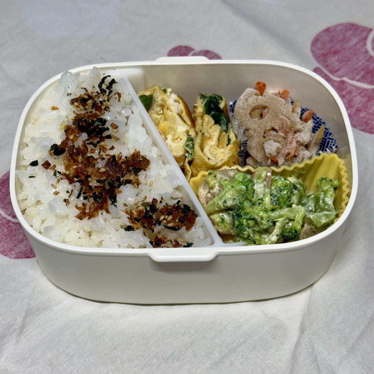 BoysLunch's tweet photo. 9/11
おはようございます。
今日の #お弁当 は
○卵焼き
○ブロッコリーとエビのマヨ和え
○冷凍惣菜
#料理好きな人と繋がりたい #弁当男子　
今週もお疲れ様でした！ https://t.co/T3uMEELpZW