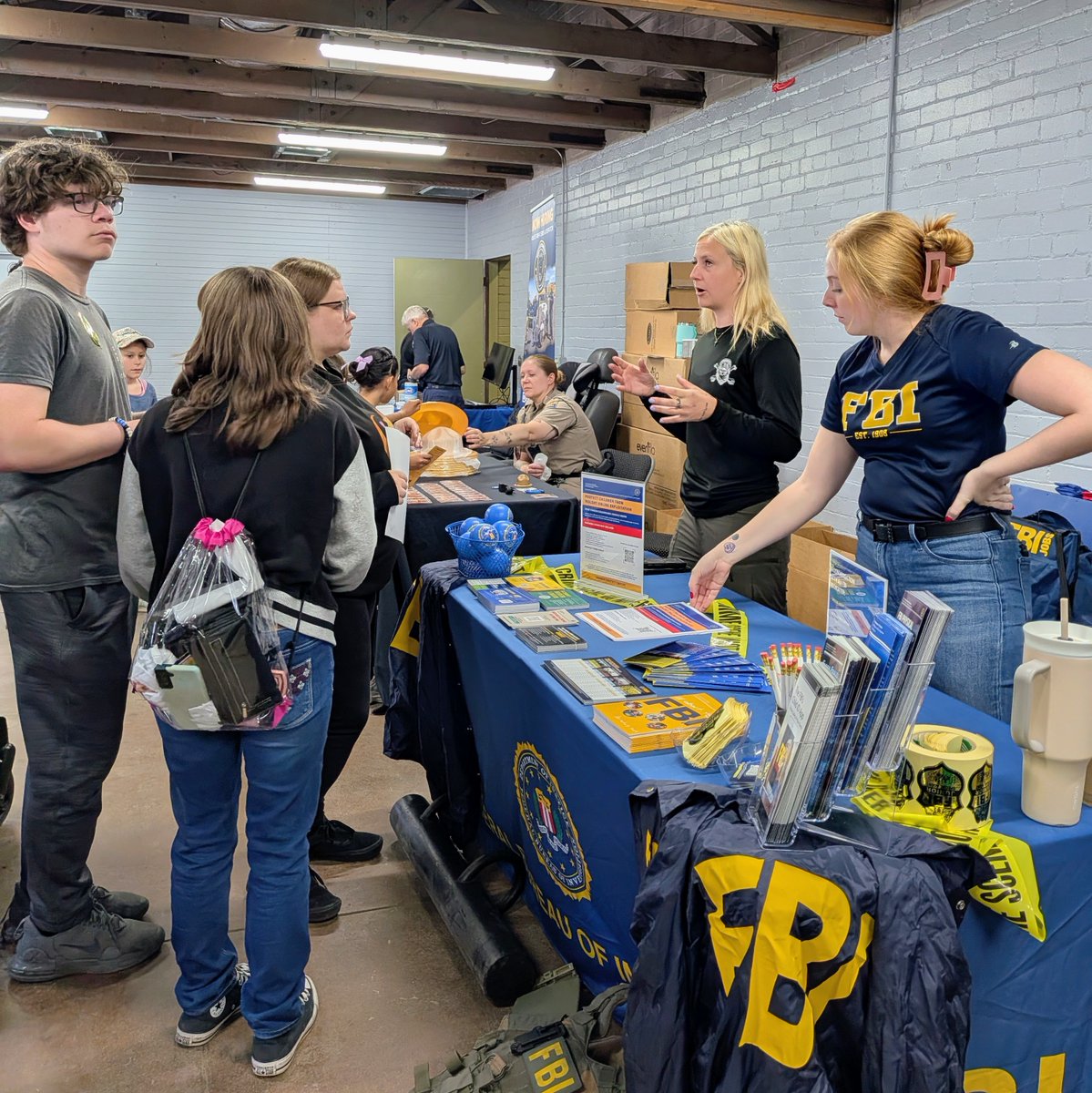 FBIPhoenix's tweet photo. FBI Phoenix had an amazing time connecting with our northern Arizona community members at the Coconino County fair over the weekend!

Thanks for letting us join in on the fun! https://t.co/xW8eyiZ4Bh