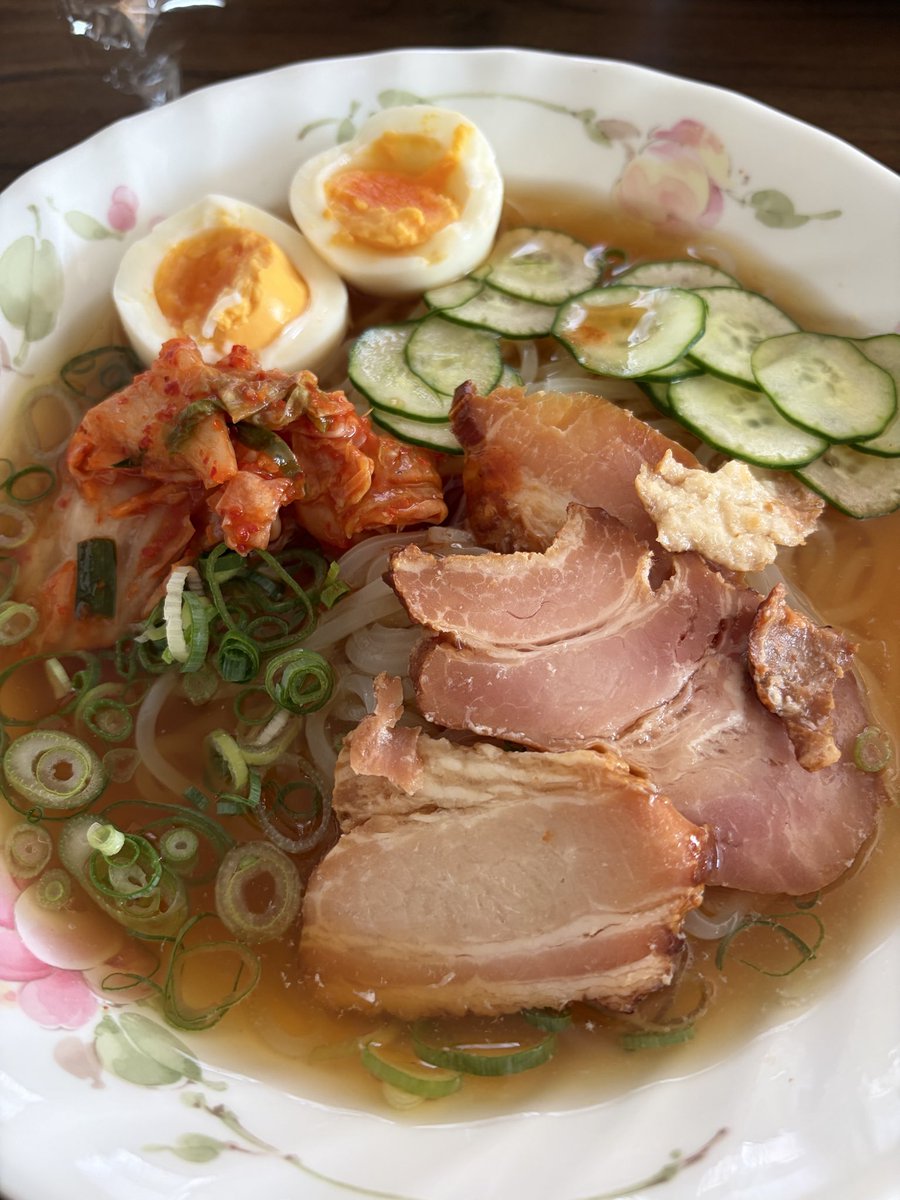 Fire8River16's tweet photo. おはようございます。昨日はじゃじゃ麺作りました。初めてじゃ🤣冷麺に続くです。後はビビン麺です！麺3種類制覇です😊もちろんゲーセンでゲットしたやつです。でも今日は夜ご飯作るキャンセルしたい気分…さて！今日は買い出しいっぱい！頑張るですよ！ https://t.co/lmVPWKJtIX