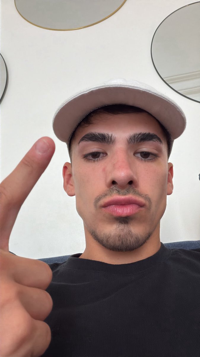 NachoNewson's tweet photo. Looking for big dicks in PARIS🇫🇷🇫🇷😜 https://t.co/5MmJDV3HV2