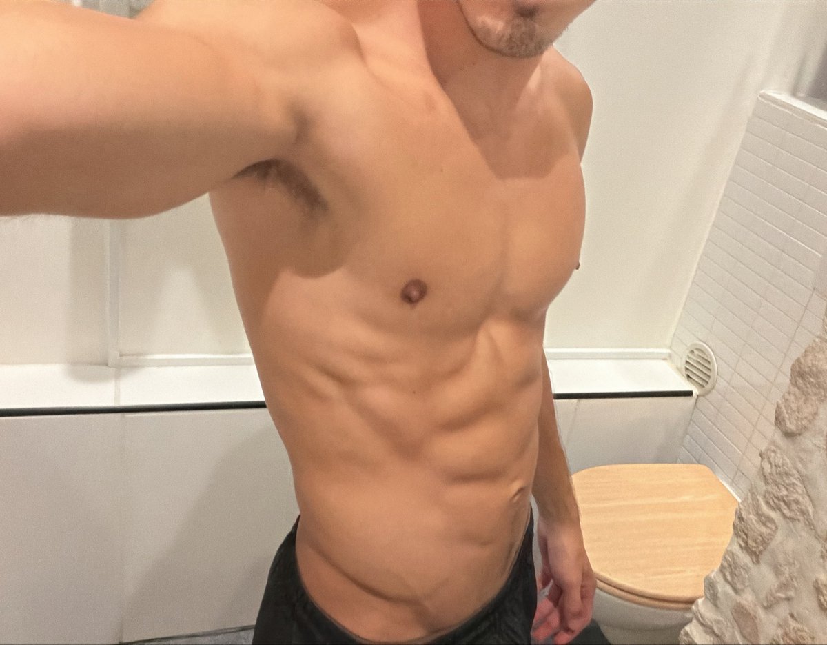 NachoNewson's tweet photo. Looking for big dicks in PARIS🇫🇷🇫🇷😜 https://t.co/5MmJDV3HV2