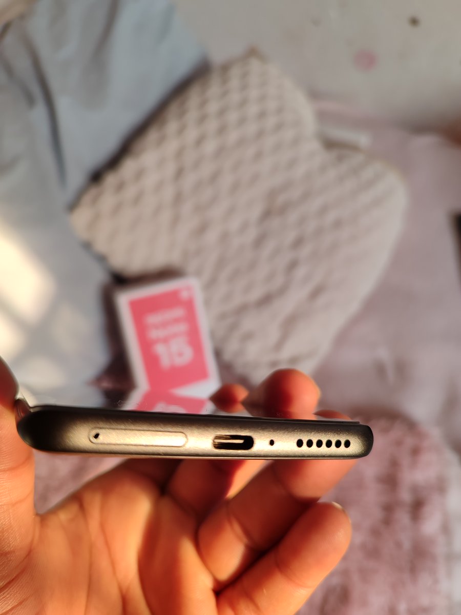 Thee_cham10n's tweet photo. Redmi Note 15 4G 
✨curved 6.77 inches AMOLED)  
✨Running Android 15
✨8GB RAM 256GB ROM
🔋Battery very excellent, up to 30hrs  
🔋super-fast charging 
📷Cameras super nice, high-quality, 

fairly used (4 months old)  
box + all Accessories included
K770,000 
📞0993840373 https://t.co/NmtSN1IzkJ