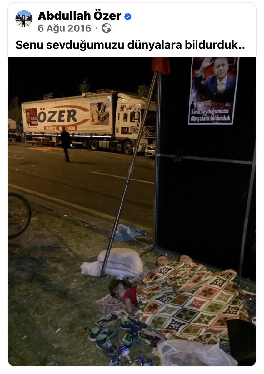 abdullahozer1's tweet photo. Alana girişte  güvenliğin üst seviyede ve  bu kadar  milletin içinde sizleri karşilamama bile izin vermeyen korumalarınız kimden emir alıyor sayın başkanım @RTErdogan Kimi kimden koruyorlar ? 15 Tenmuz hain darbe sabahı külliyenin önünde nöbette 18 metre tırı 13 gün boyunca hiç görmedilermi ?@korumadb @tcbestepe