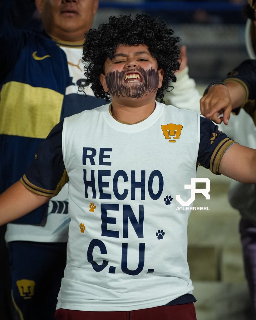 JalbeRebel12's tweet photo. RE HECHO EN CU 😎

Mini Chino Huerta apoyando a Pumas. https://t.co/zWLCZE3jQt