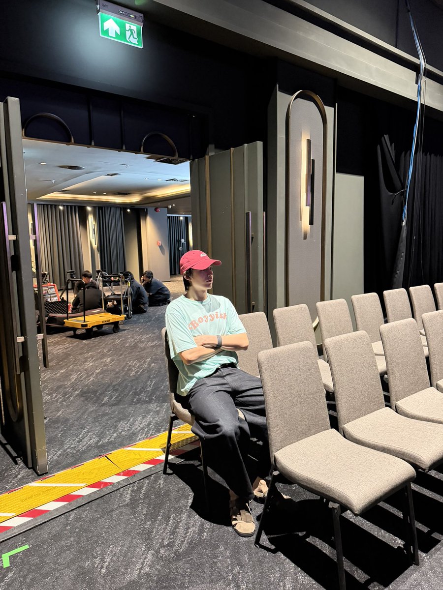 Bossser_'s tweet photo. บอกชีให้ขึ้นเวที แต่ชีอยากเป็นผู้ชม ชีเอาแต่ใจอ่าาา ชั้นปวดหัวชีหว่ะ https://t.co/0jXbDROMfx